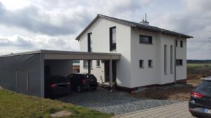Einfamilienhaus mit Carport und Holzbauweise
